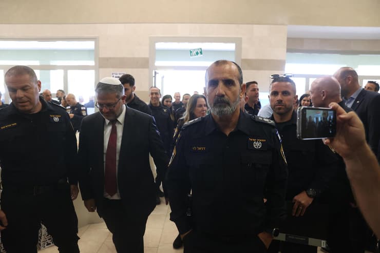 לוי ובן גביר בטקס (צילום: עמית שאבי) הטקס המשטרתי המרכזי לקראת יום העצמאות במעמד השר לביטחון לאומי איתמר בן גביר ומפכ"ל המשטרה דני לוי