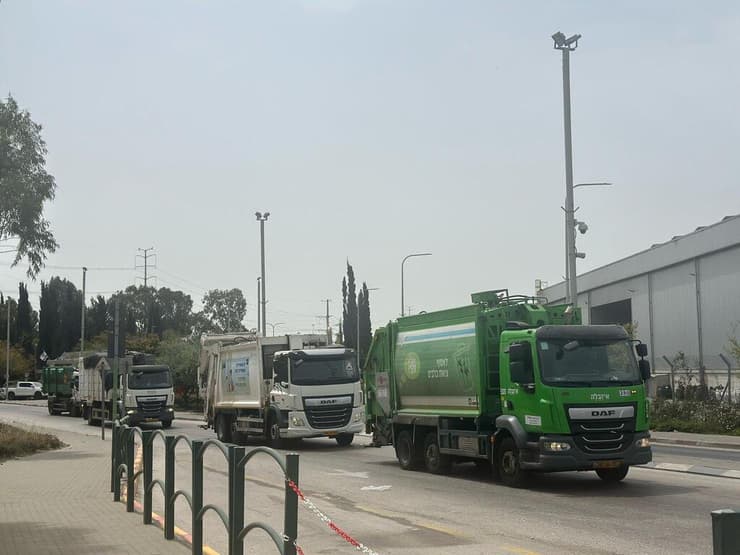 משאיות בדרך לחירייה