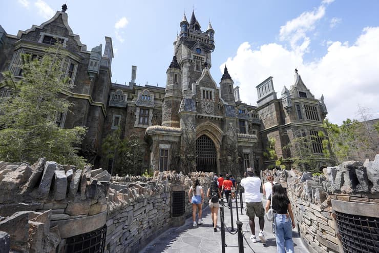 הטירה של פרנקנשטיין (צילום: AP Photo/John Raoux) אפיק יוניברס