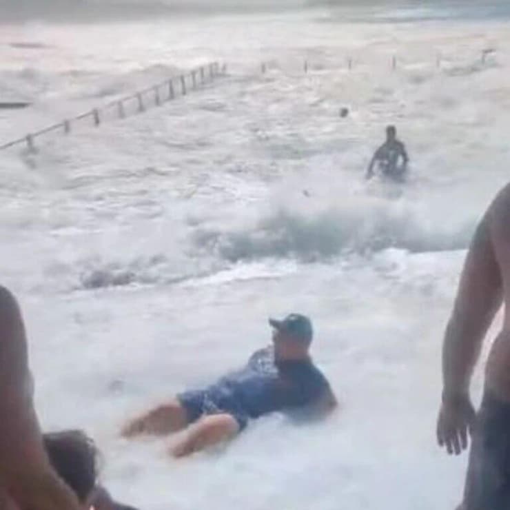 אוסטרליה גלי ענק הרוגים