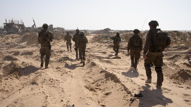 חיילים בעזה. "מה שיחזיר את החטופים זה הסדר, לא לחימה" (צילום: דובר צה"ל) פעילות כוחות צה"ל ברצועת עזה