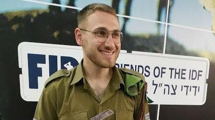 "האנשים של מייקל לוין מילאו את החלל". כריסטופר חביב בזמן שירותו כחייל בודד (צילום: פרטי) כריסטופר חביב בזמן שירותו הצבאי