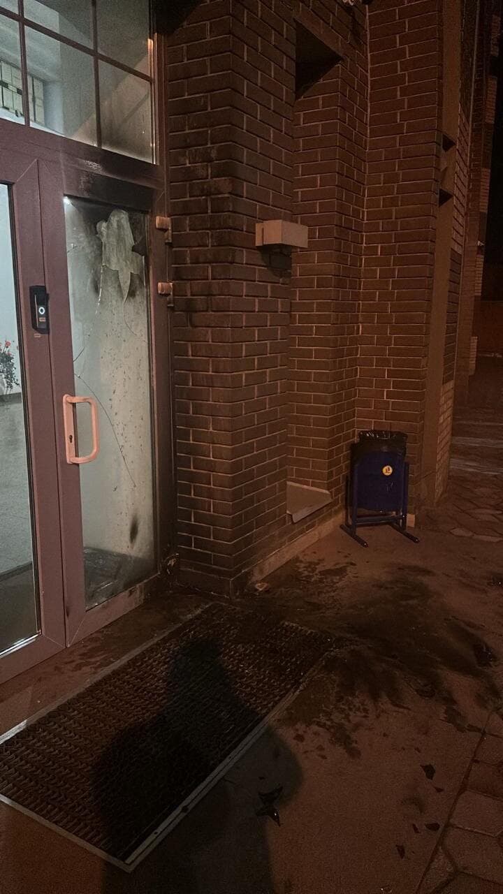 הנזק שנגרם לדלת בית הכנסת הנזק שנגרם לדלת בית הכנסת