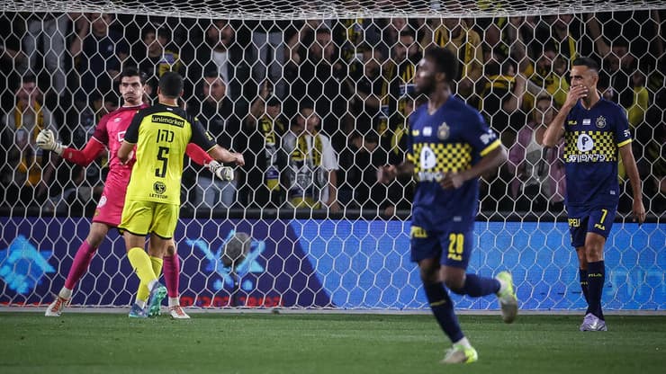 זהבי אחרי ההחמצה (צילום: עוז מועלם) זהבי