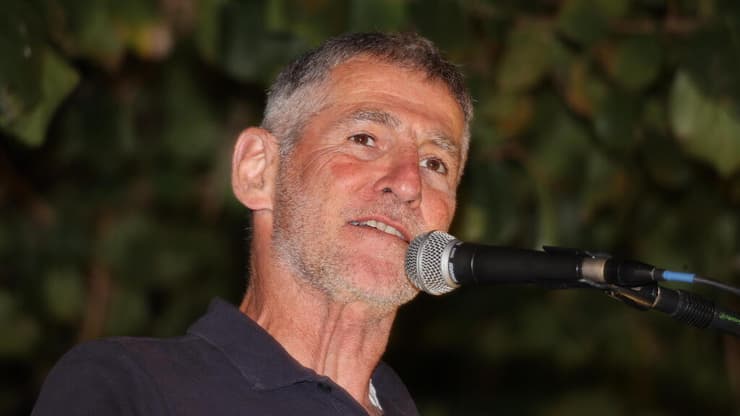 הפגנה בכיכר הבימה בעקבות התצהיר של רונן בר