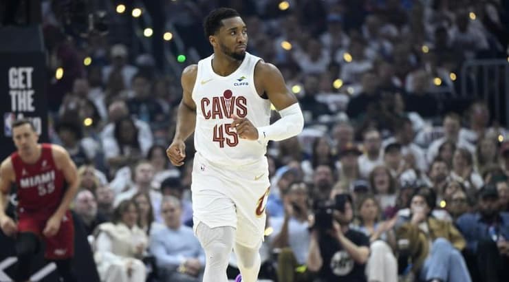 דונובן מיטשל. מספרים של MJ (רויטרס) דונובן מיטשל. מספרים של MJ