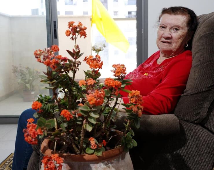 צילי ונקרט בביתה