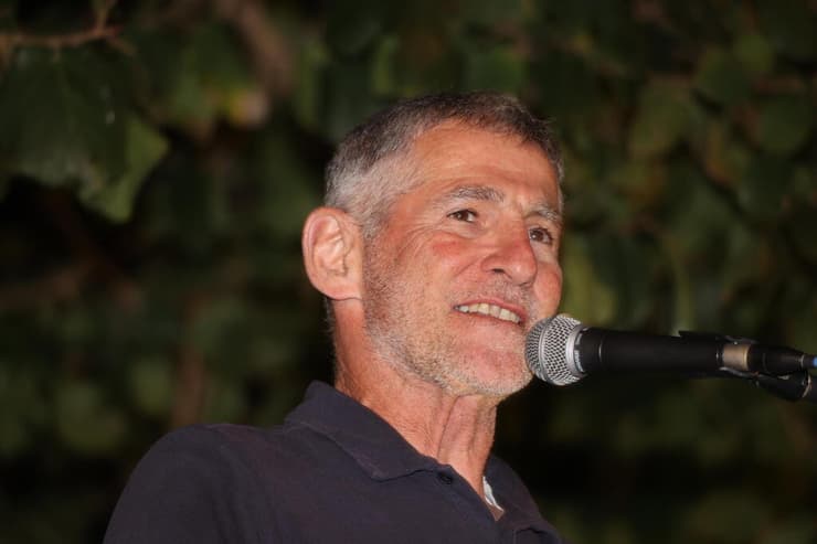 הפגנה בכיכר הבימה בעקבות התצהיר של רונן בר