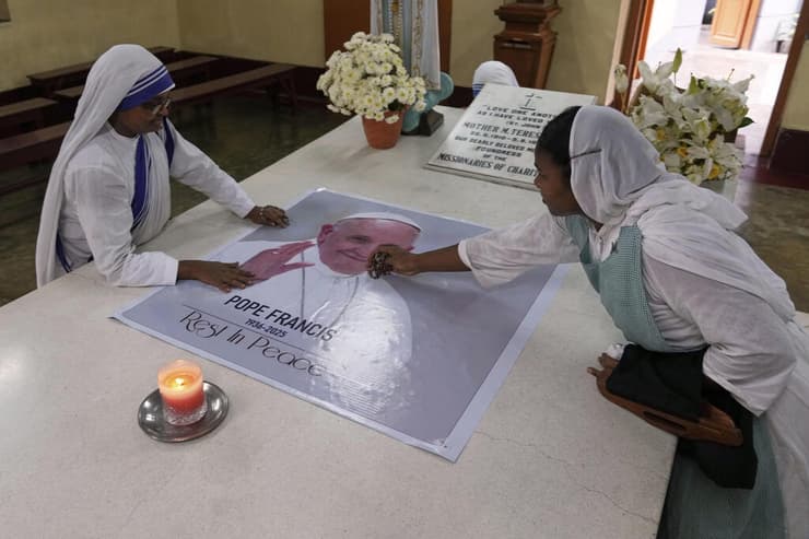 יום אחרי מות ה אפיפיור פרנסיסקוס פרנציסקוס נזירות הודו