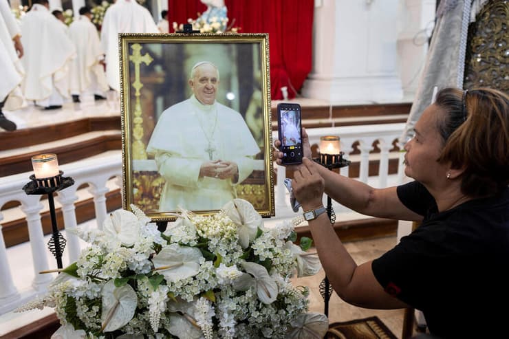 יום אחרי מות ה אפיפיור פרנסיסקוס פרנציסקוס כנסייה פיליפינים