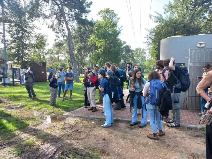 תצפיות בחיות הבר, כחלק מפעילות המרכז הישראלי למדע אזרחי של מוזיאון הטבע ע"ש שטיינהרדט (צילום: ד"ר נירית לביא אלון) תצפיות בחיות הבר, כחלק מפעילות המרכז הישראלי למדע אזרחי של מוזיאון הטבע ע"ש שטיינהרדט