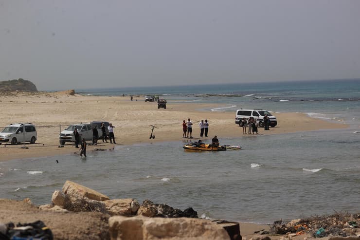 חזרה לחוף נחל חדרה לאחר תקיפת הכריש