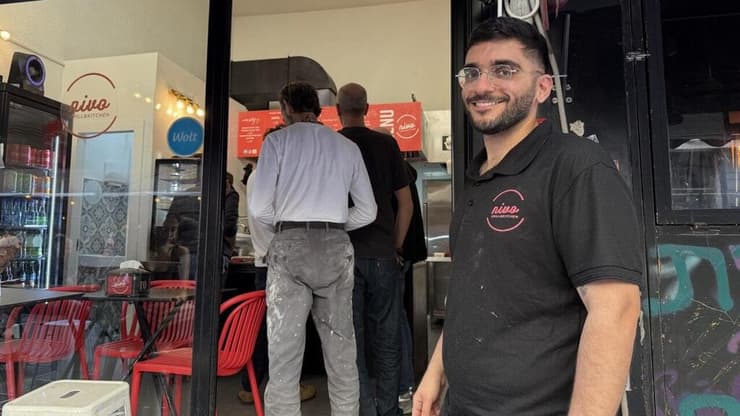 החזיר את ההורים לארץ וגם את השווארמה. ז’אן. 