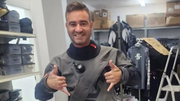 אורי פיזנטי, הצוללן ממקימי עמותת הכרישים בישראל, שחשדו שהותקף על ידי כריש בחדרה