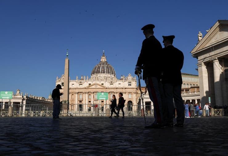 יום אחרי מות ה אפיפיור פרנסיסקוס פרנציסקוס כיכר פטרוס הקדוש ותיקן