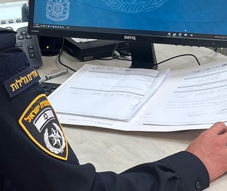 חשד להפצת תמונות אינטימיות של מורה ותלמידות בבית ספר בהרצליה