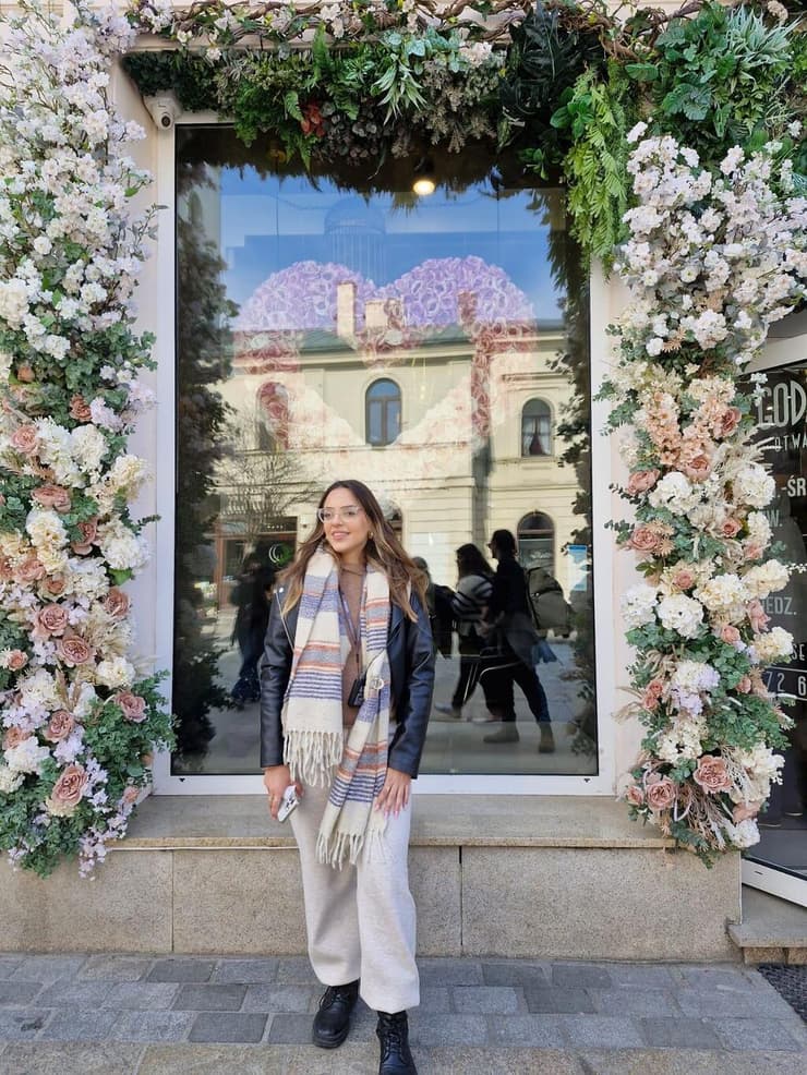 רחובות יפים, פרחים צבעוניים ומבנים עתיקים. לובלין (צילום: בית אקשטיין מקבוצת דנאל) אורין מבית אקשטיין, בעיר לובלין