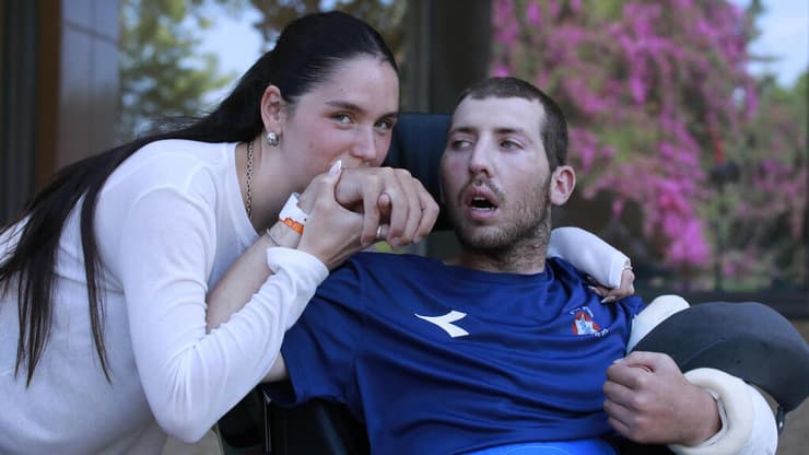 "אין לי מקום אחר בעולם אלא רק לידו". סגן ניקו נבון שנפצע קשה ברצועת עזה וזוגתו יס (צילום: ריאן פרויס) סגן ניקו נבון נפצע קשה ברצועת עזה וזוגתו יסמין