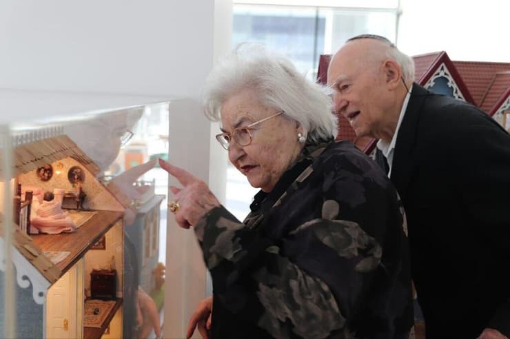 מינה ומינל קופפרברג. "המיניאטורות הן הילדות השנייה שלי" (צילום: דוברות מרכז שניידר לרפואת ילדים) מינה ומינל קופפרברג. "המיניאטורות הן הילדות השנייה שלי"