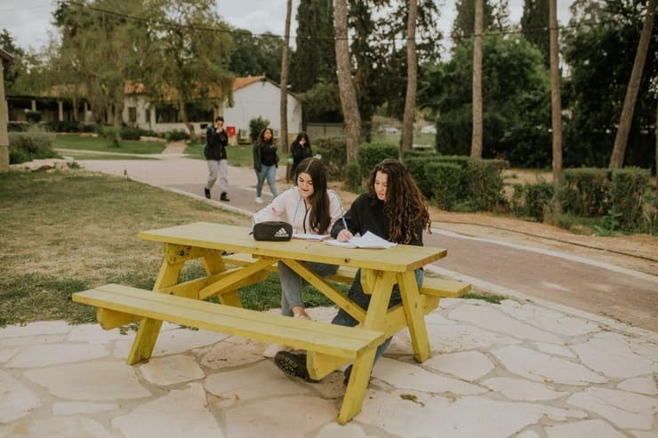 "בשבילי, בן שמן זה בית. מקום להתבטאות עצמית, מלא באפשרויות להתפתח", מתארת אמיליה, חניכה בכפר (קרדיט צלמת: ליאת שטרן) כפר הנוער בן שמן
