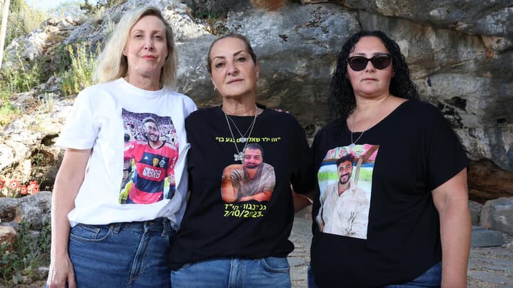 האימהות הלביאות. מימין שלמאל: נטלי, איבון וליאת (צילום: שאול גולן) גל דנגורי, אופק רביע, נדב ברטל