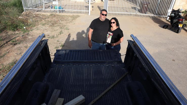 "העמסנו את הגופות על הטנדר ונסענו איתן לאסף הרופא" (צילום: שאול גולן) גל דנגורי, אופק רביע, נדב ברטל