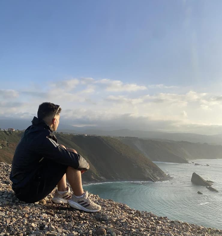 "משקיף מצוק על רצועת אסטוריאס, 30 ק"מ מגיחון" (צילום: מתוך האלבום הפרטי) "משקיף מצוק על רצועת אסטוריאס, 30 ק"מ מגיחון"