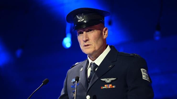 תומר בר, מפקד חיל האוויר, בעצרת הממלכתית לפתיחת ארועי יום הזיכרון לשואה ולגבורה של מכון משואה בתל יצחק