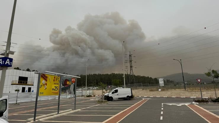  שריפה ליד איקאה בבית שמש