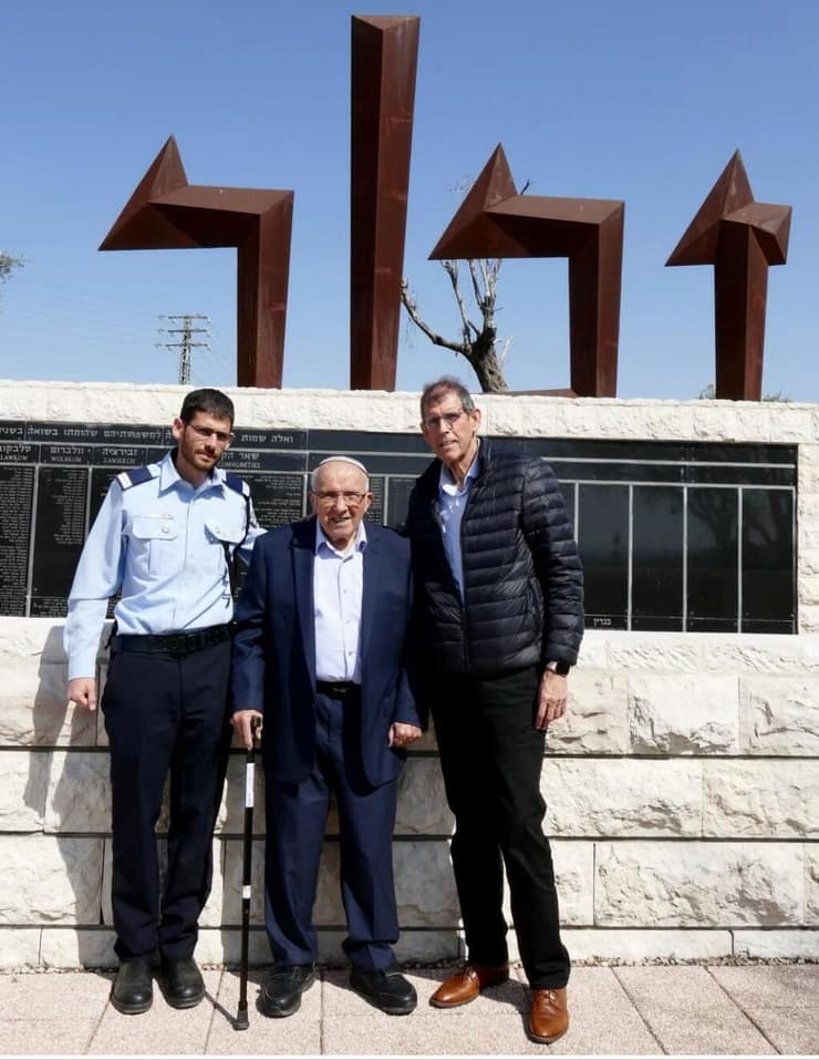  שלושה דורות