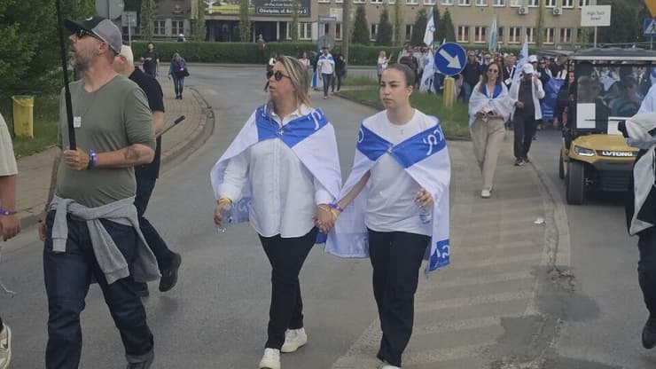 שורדת השבי אגם ברגר במצעד החיים בפולין