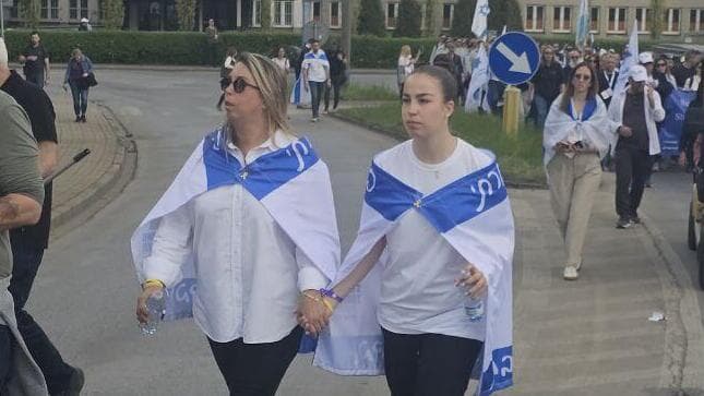 שורדת השבי אגם ברגר במצעד החיים בפולין
