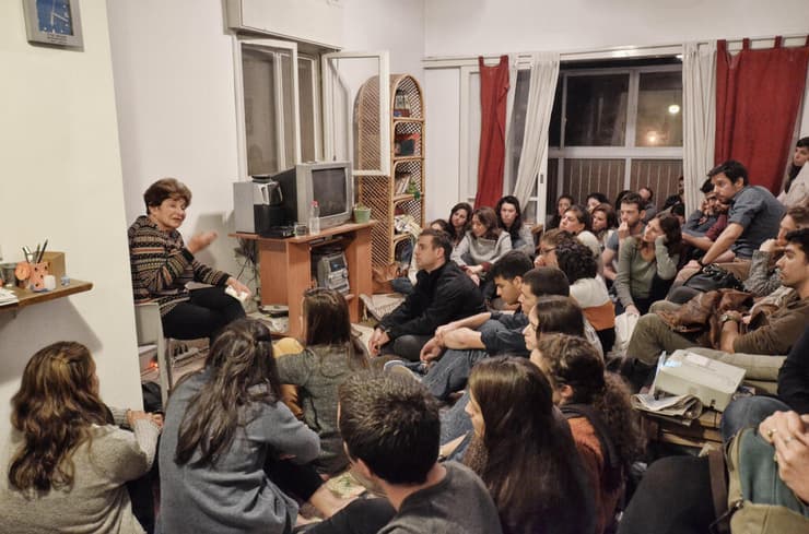 אירוע זיכרון בסלון. מחפשים עוד דרכים לשמר את זיכרון השואה (צילום: זיכרון בסלון) אירוע זיכרון בסלון