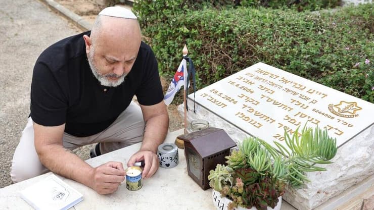 אבנר שוישה הרסאג'. "דייגו היה כל עולמי" (צילום: דנה קופל) אבנר שוישה הרסאג' על קבר בנו דייגו גבריאל ז"ל