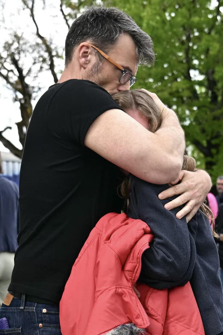 צרפת מסע דקירות בית ספר נערה נרצחה