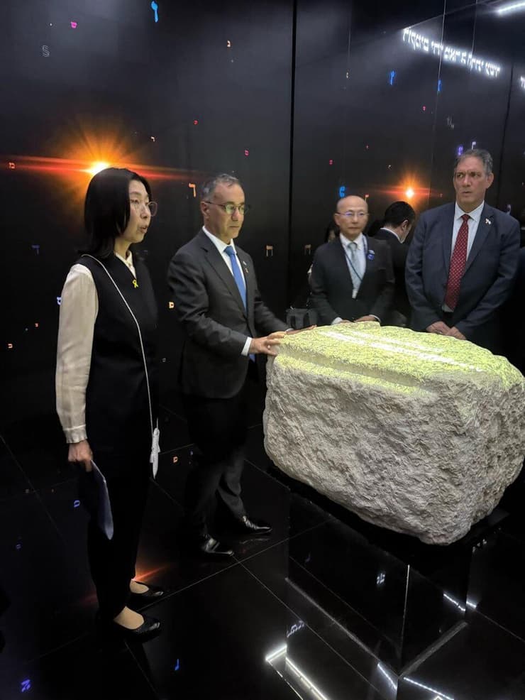 האבן העתיקה בביתן הישראלי