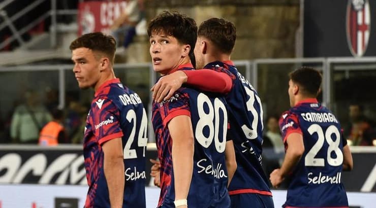 שחקני בולוניה חוגגים