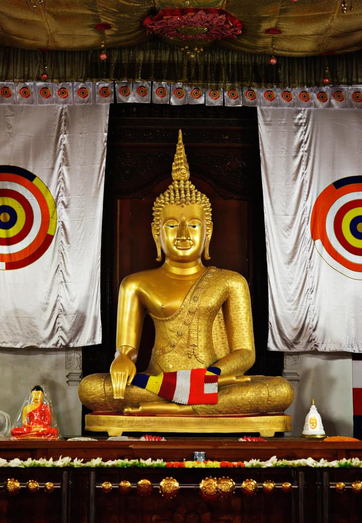 סרי לנקה מקדש השן לכאורה של בודהה