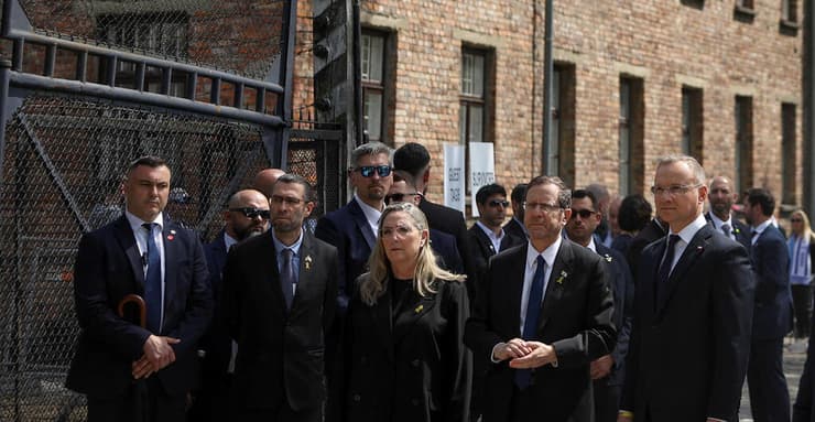 נשיא המדינה יצחק הרצוג ונשיא פולין אנדז'יי דודה במצעד החיים בפולין