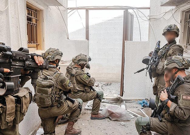 כוח צנחנים בשג'אעיה. לחץ צבאי חיוני להחזרת חטופים, אך יש גבול להשפעתו (| צילום: דובר צה"ל) yk14346818