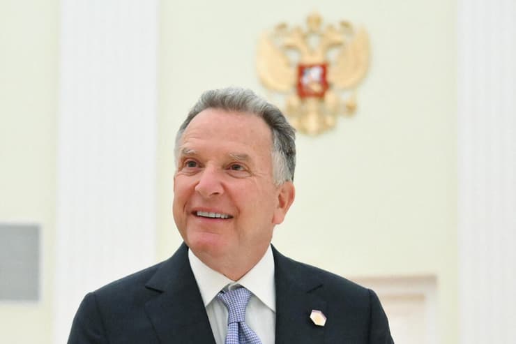 וויטקוף. דוחק בישראל להמשיך במו"מ מול חמאס (צילום: KRISTINA KORMILITSYNA / POOL / AFP) סטיב וויטקוף עם נשיא רוסיה ולדימיר פוטין בקרמלין