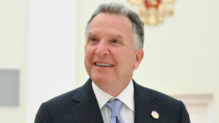 ייקח את אלכסנדר להיפגש עם טראמפ? וויטקוף (צילום: KRISTINA KORMILITSYNA / POOL / AFP) סטיב וויטקוף עם נשיא רוסיה ולדימיר פוטין בקרמלין