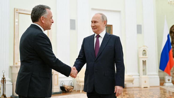 סטיב וויטקוף עם נשיא רוסיה ולדימיר פוטין בקרמלין