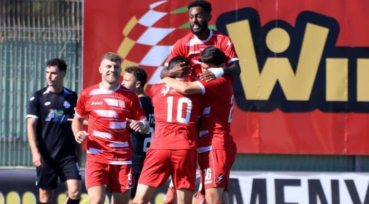 שחקני אום אל פאחם חוגגים