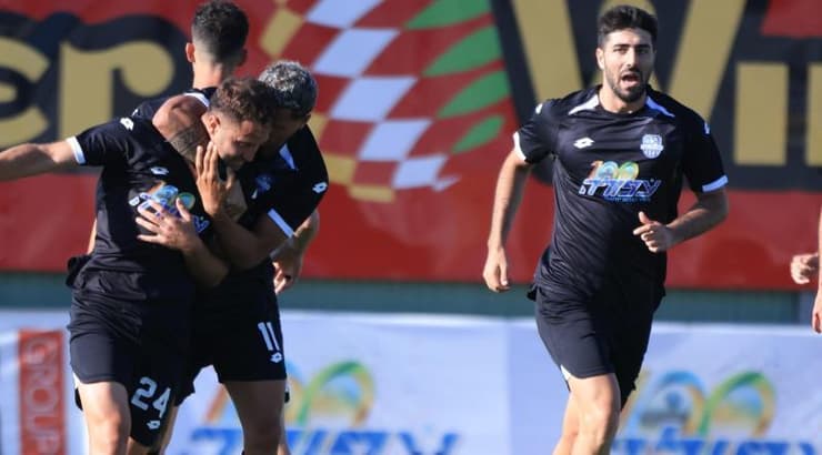 שחקני הפועל עפולה חוגגים