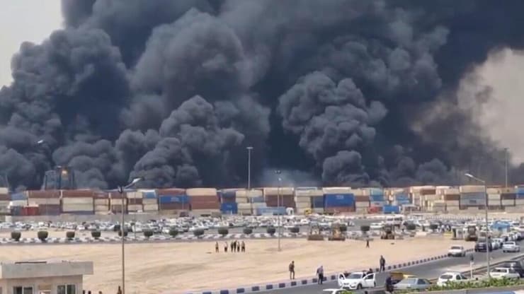 השריפה האדירה בנמל פיצוץ באיראן בנמל בנדר עבאס