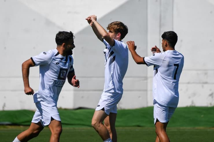 יהב וילדר מקדיש את השער לאחיו