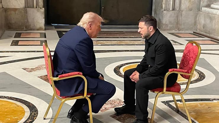 נשיא ארה"ב ונשיא אוקראינה זלנסקי נפגשים ב הוותיקן ותיקן לפני הלוויית פרנציסקוס