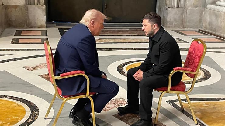 נשיא ארה"ב ונשיא אוקראינה זלנסקי נפגשים ב הוותיקן ותיקן לפני הלוויית פרנציסקוס