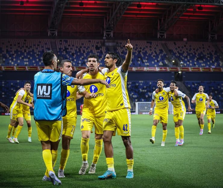 דור פרץ חוגג